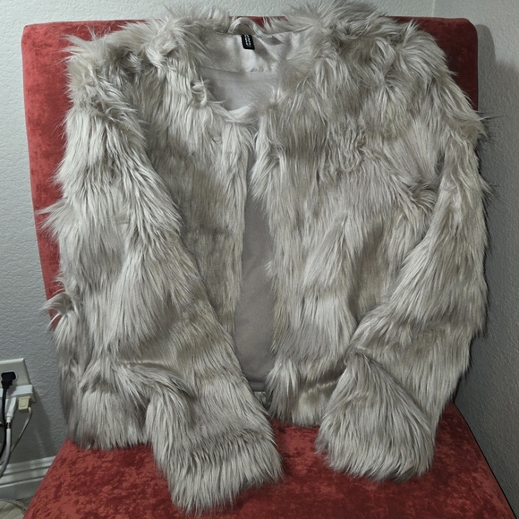 Divided Gray Teddy Jacket Plush Oversized Silhouette GOOD COND SM PRIICE DROP - Picture 9 of 9